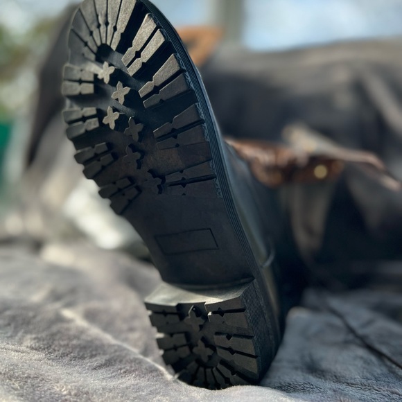 Waterproof and lined tall boots.Vegan leather.All man made Size 38Thick sole NEW - Picture 4 of 5